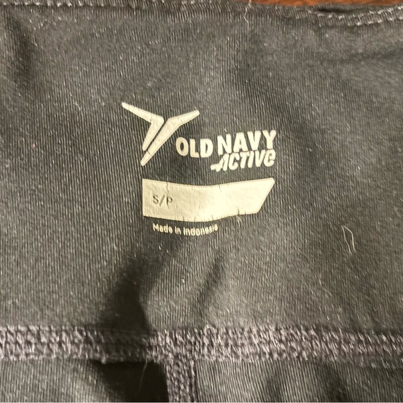 Old Navy Active bermudas size small - Picture 2 of 4
